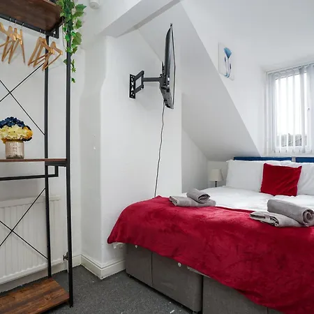 Apartment Beautiful House With Parking *