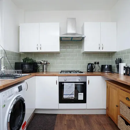 Apartment Beautiful House With Parking *