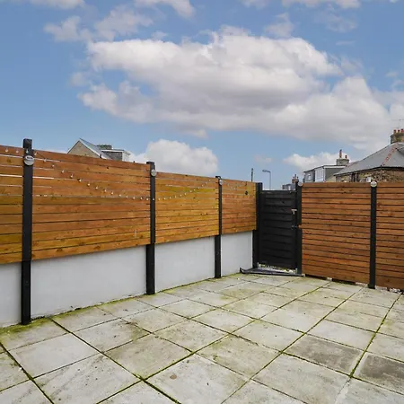 Beautiful House With Parking * Bradford (West Yorkshire)