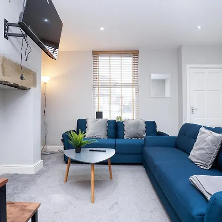 Beautiful House With Parking * Bradford (West Yorkshire)