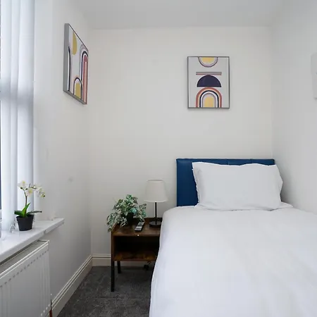 Beautiful House With Parking Bradford (West Yorkshire)